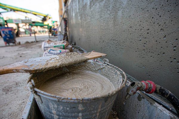 水泥砂浆搅拌与抹面工序中的气孔观察